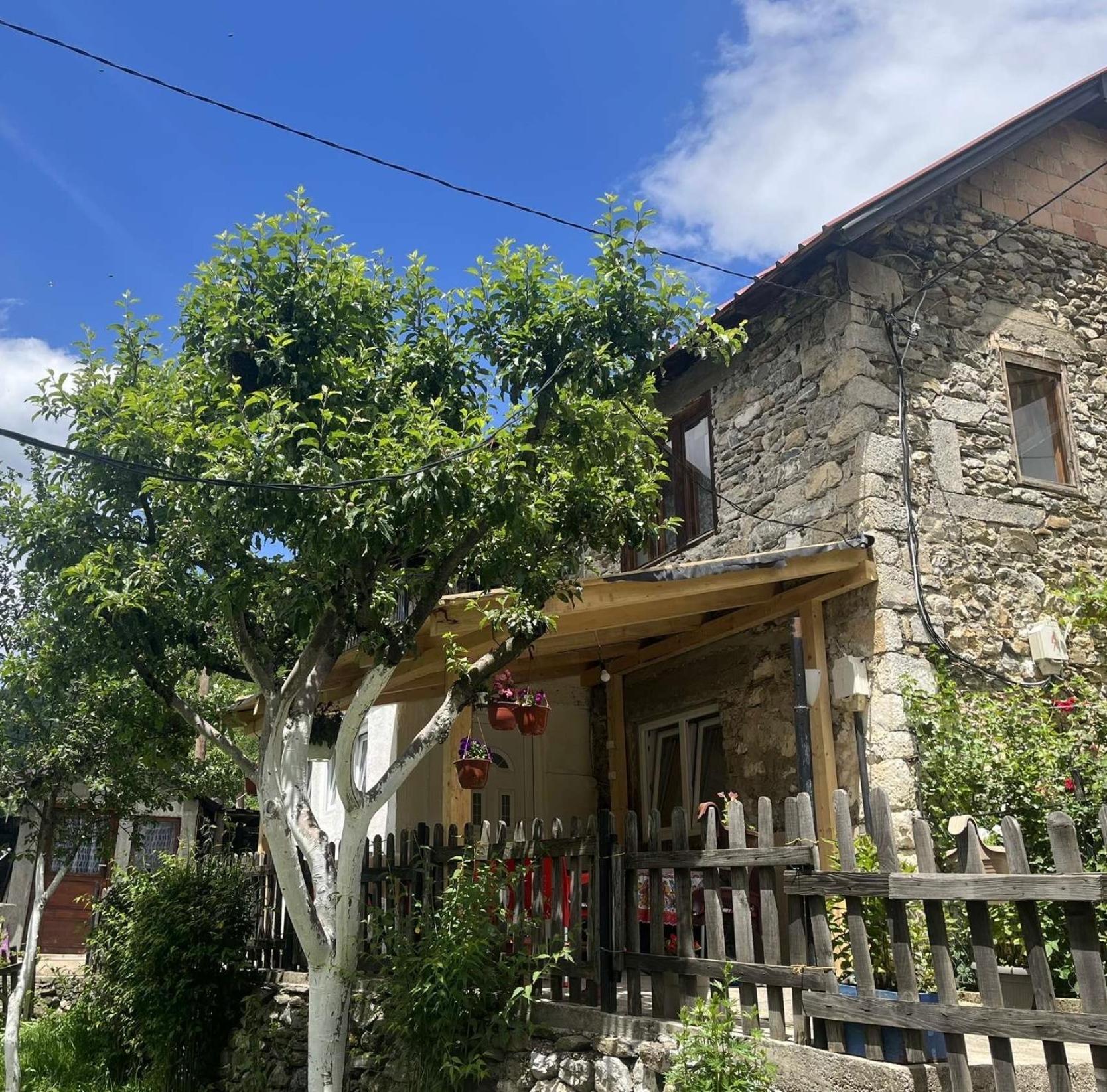 Guest House Guri Vuthaj 外观 照片
