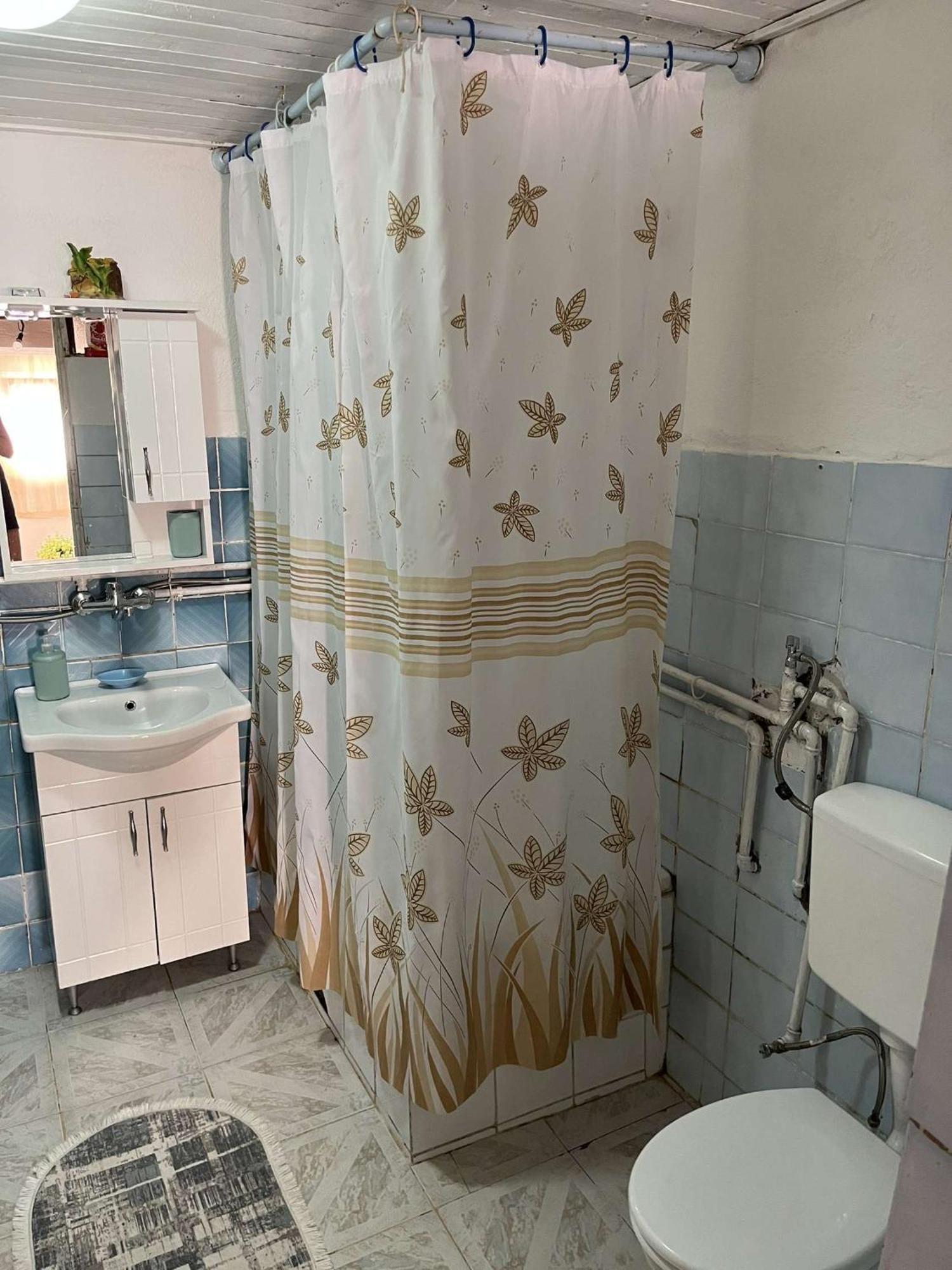 Guest House Guri Vuthaj 外观 照片