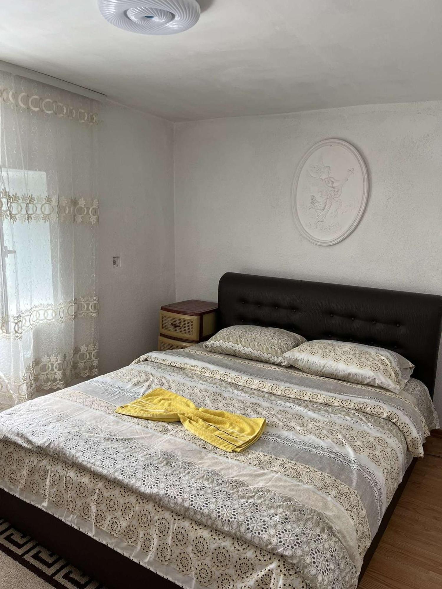 Guest House Guri Vuthaj 外观 照片