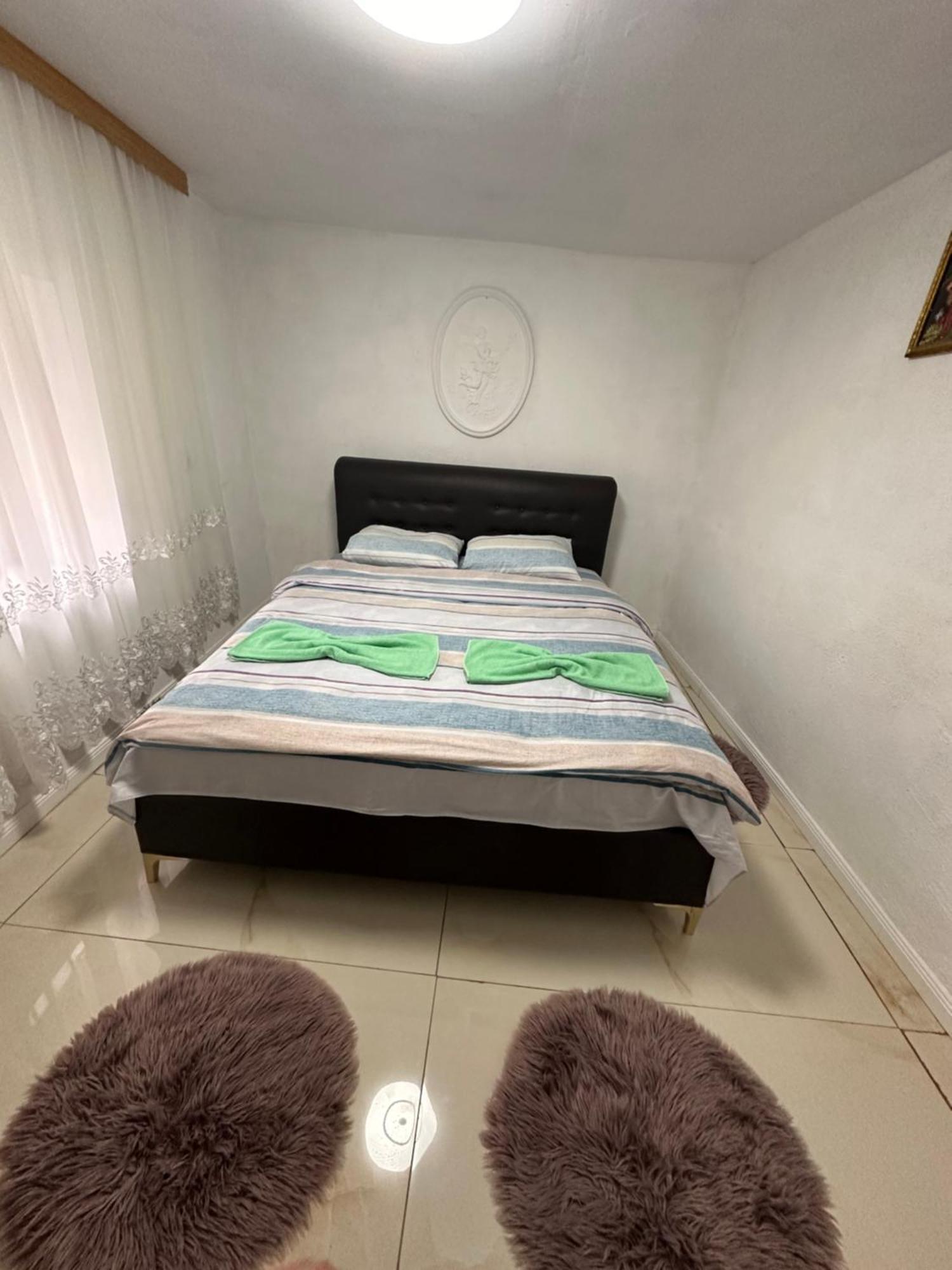 Guest House Guri Vuthaj 外观 照片
